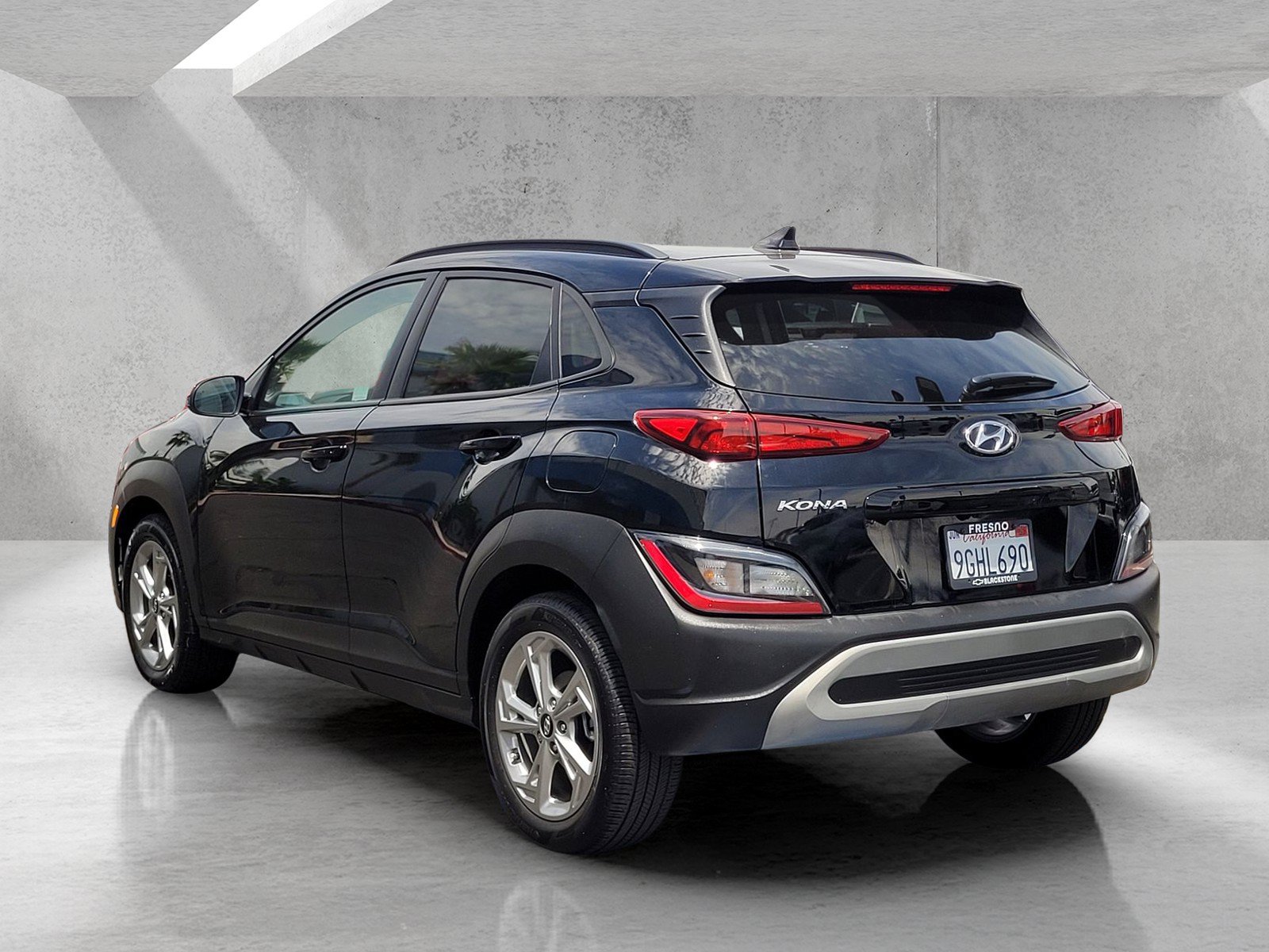 Used 2023 Hyundai Kona SEL w/ Cargo Package FWD image 6