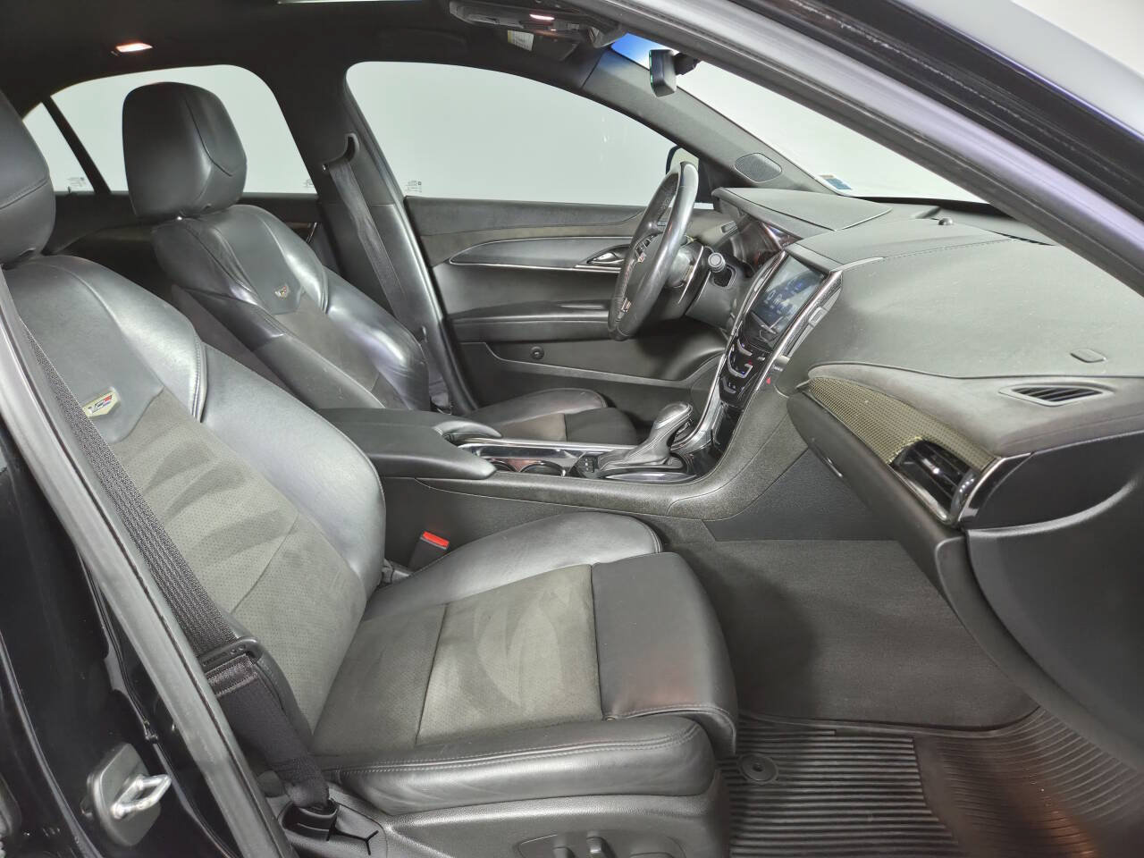 Used 2017 Cadillac ATS V w/ Luxury Package RWD image 31