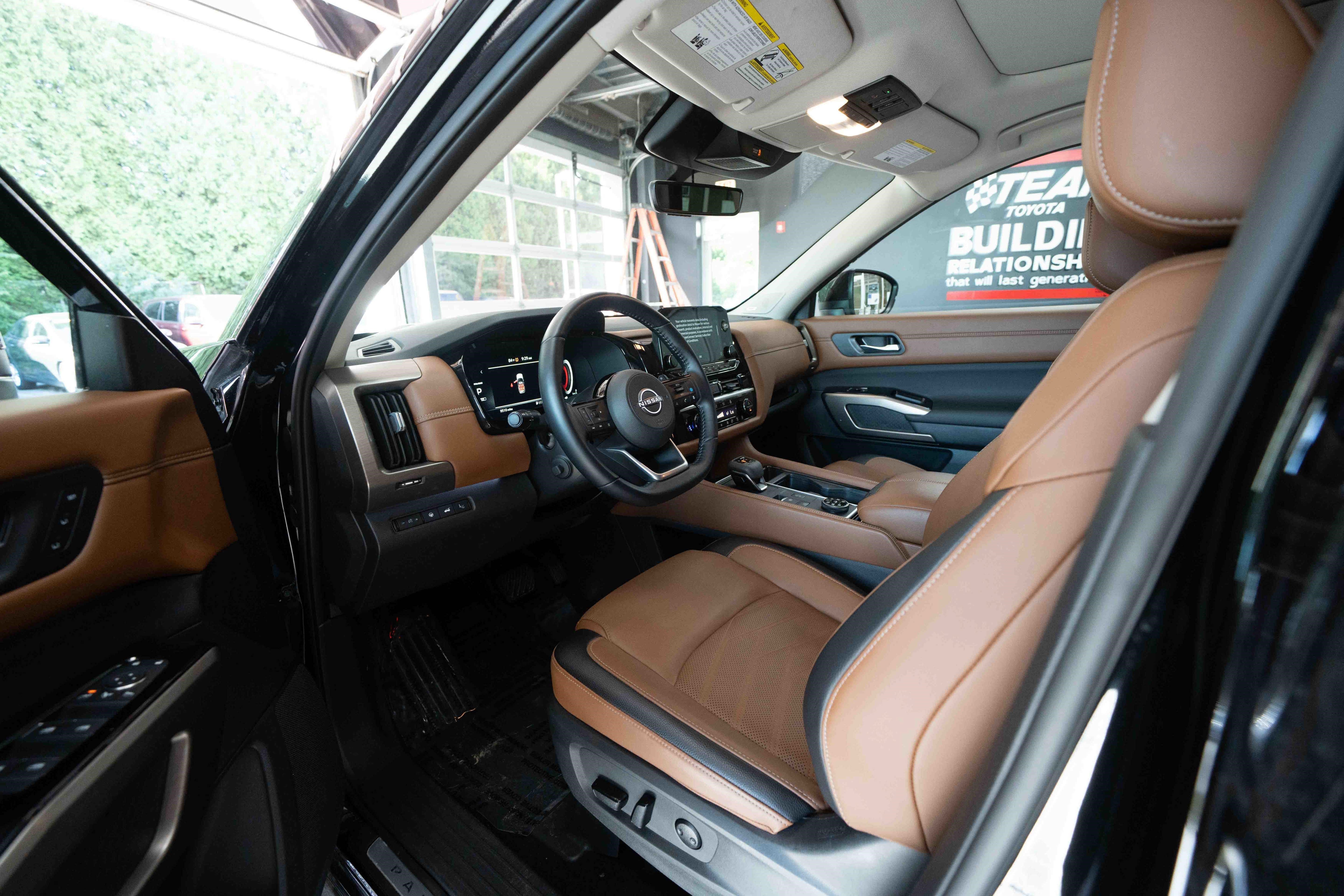 Used 2025 Nissan Pathfinder Platinum w/ Cargo Package AWD/4WD image 8