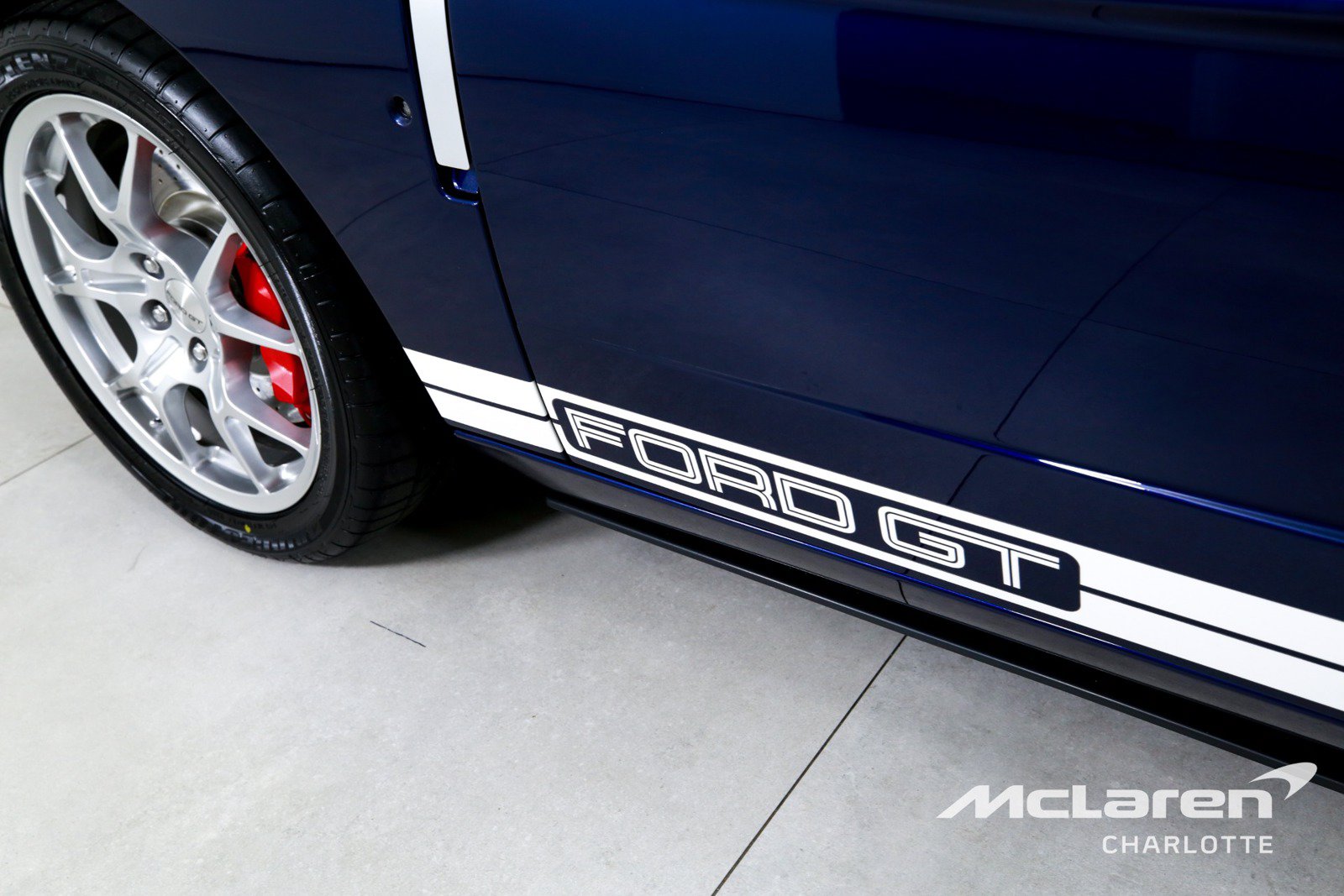 Used 2005 Ford GT RWD image 32