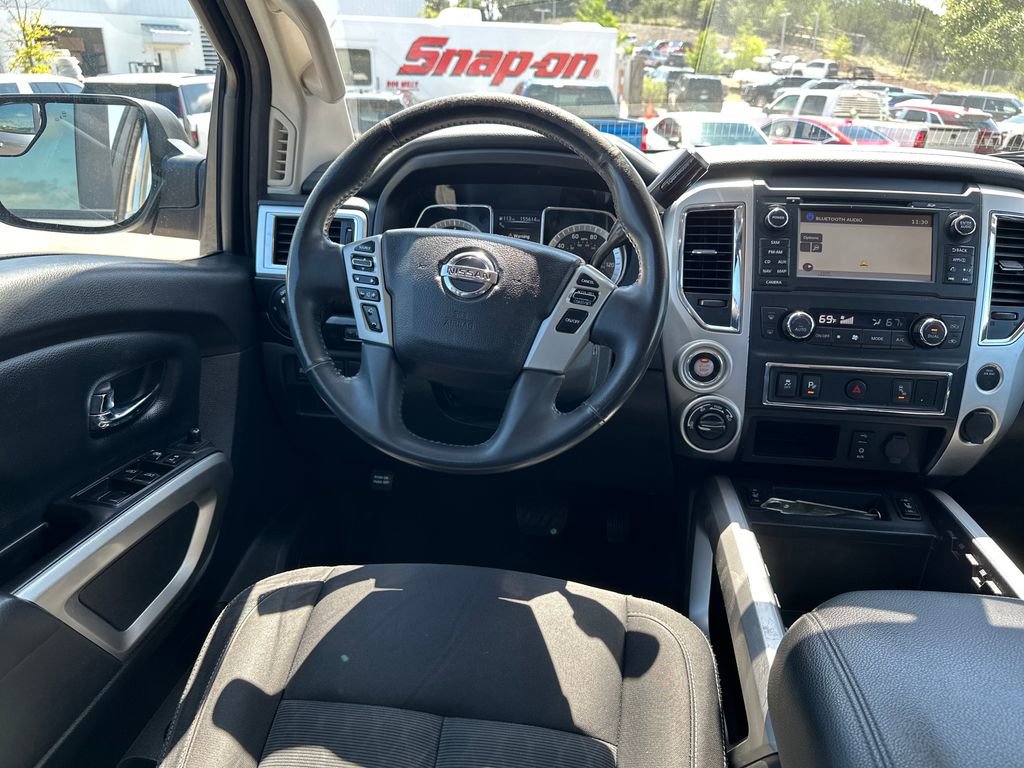 Used 2017 Nissan Titan SV AWD/4WD image 33
