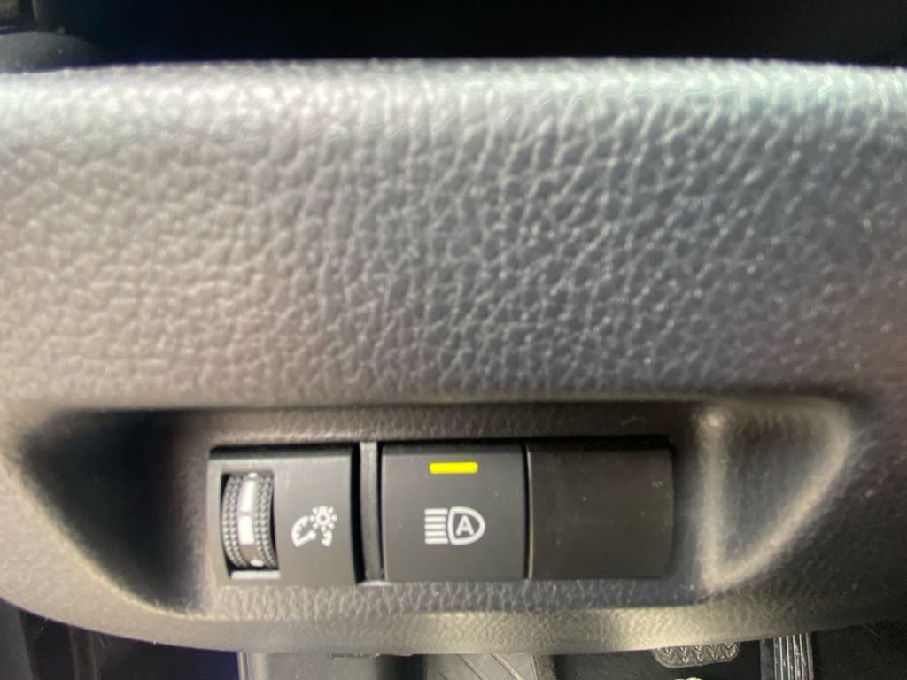 Used 2024 Toyota RAV4 XLE AWD/4WD image 27