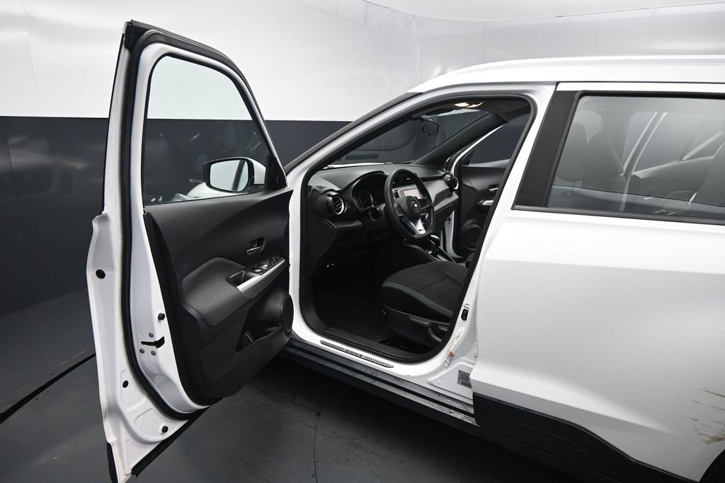 Used 2020 Nissan Kicks SV FWD image 9