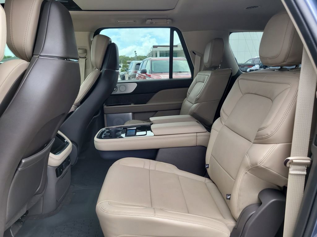 Used 2023 Lincoln Navigator L Reserve image 12