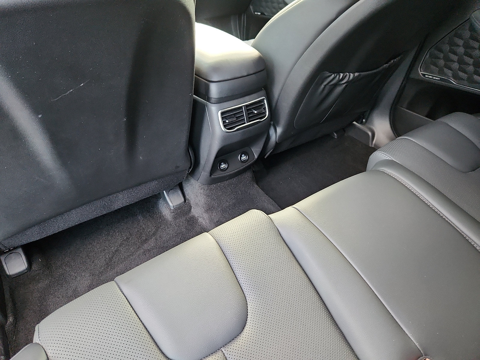 Certified 2023 Hyundai Santa Fe SEL w/ Premium Package AWD/4WD image 11