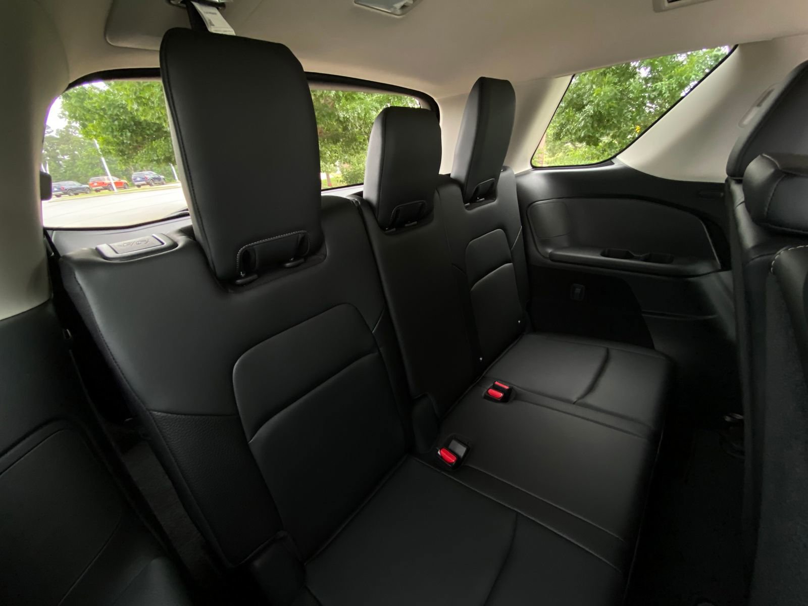 Used 2025 Nissan Pathfinder SL FWD image 31