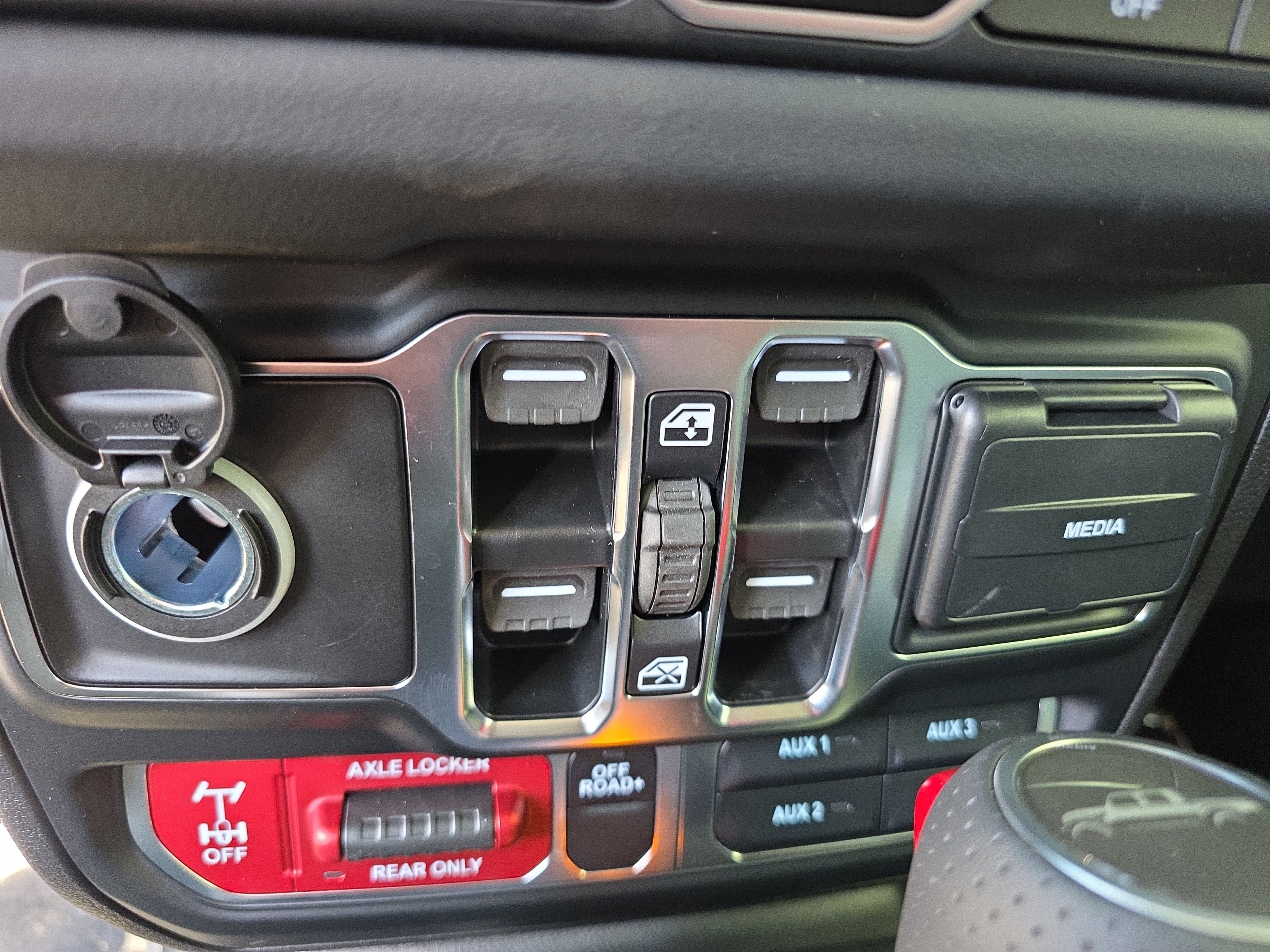 New 2025 Jeep Gladiator Mojave image 7