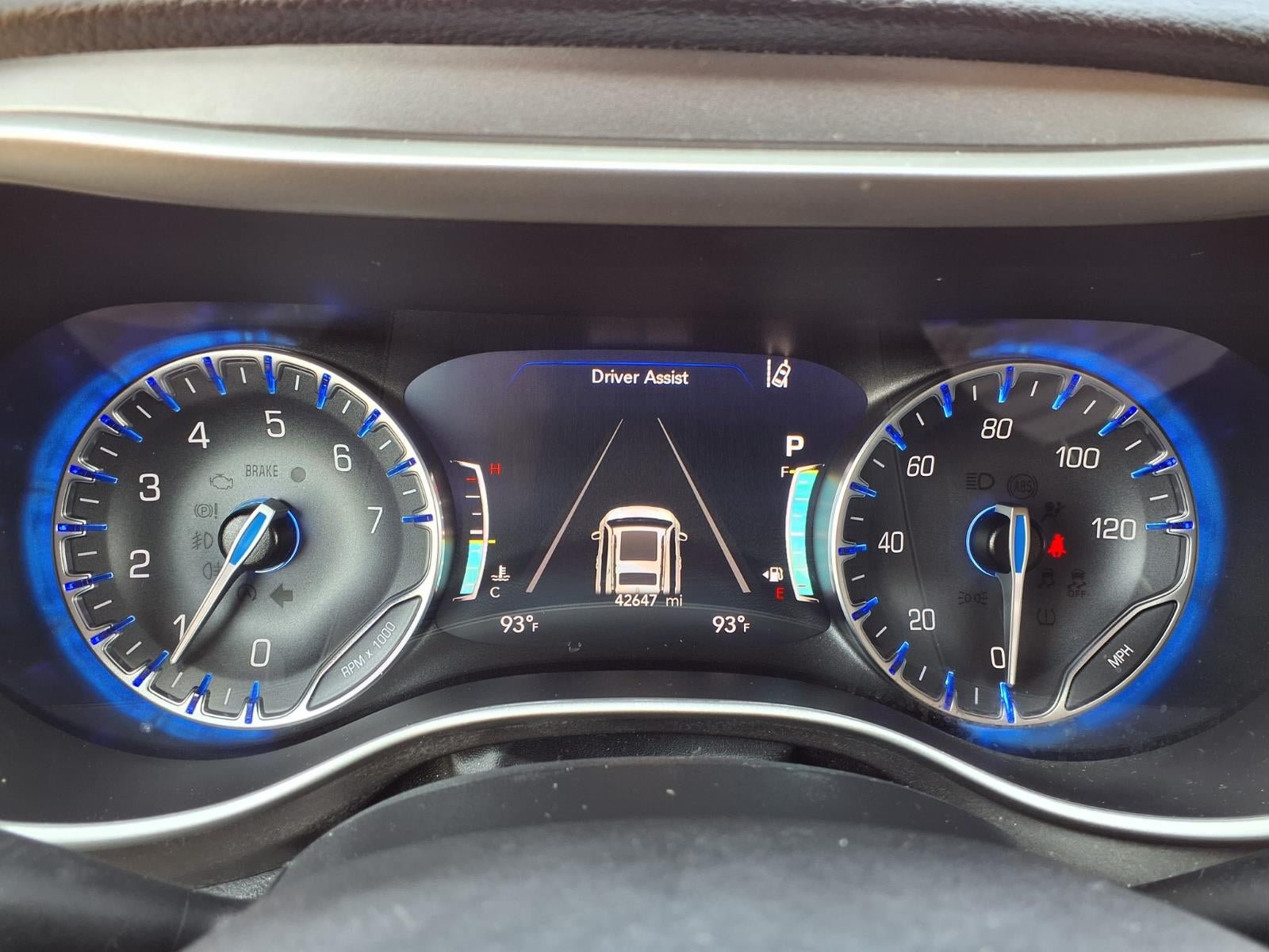 Certified 2022 Chrysler Pacifica Touring-L AWD/4WD image 14
