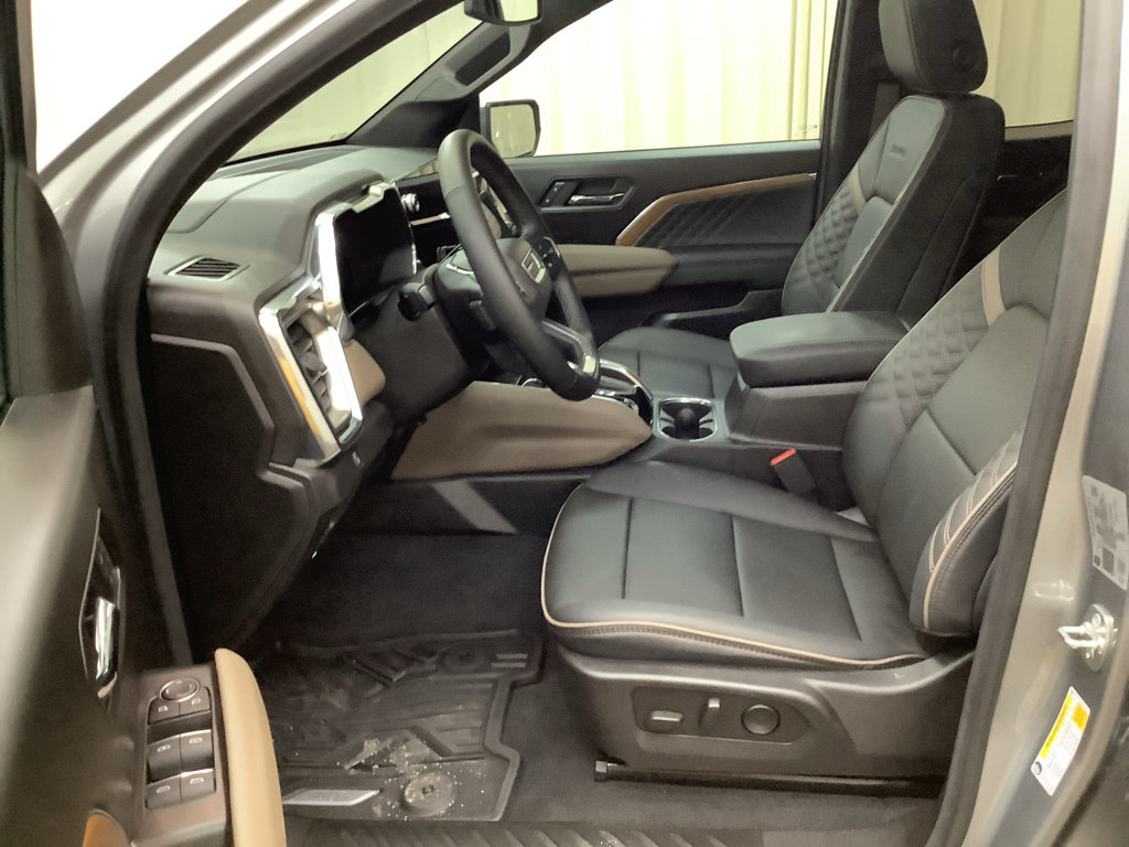Used 2025 GMC Canyon Denali AWD/4WD image 13