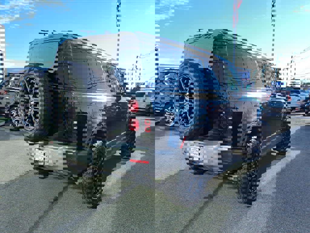 Used 2025 Land Rover Defender 110 S image 5