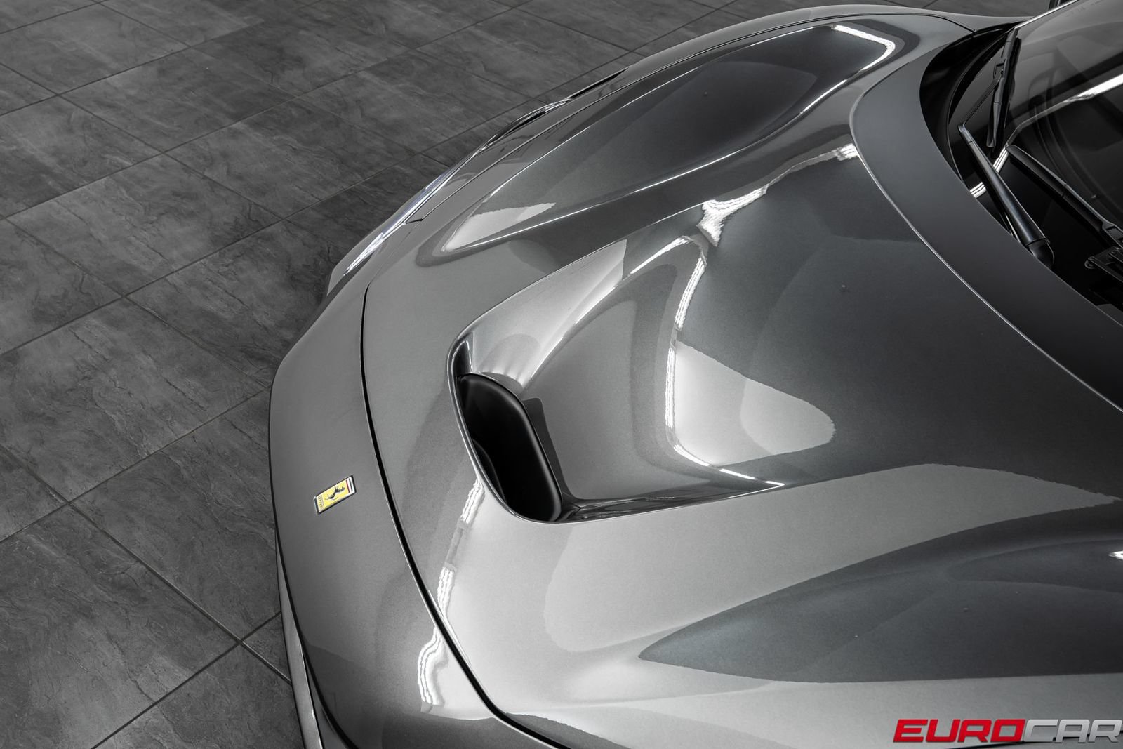Used 2021 Ferrari F8 Tributo RWD image 9