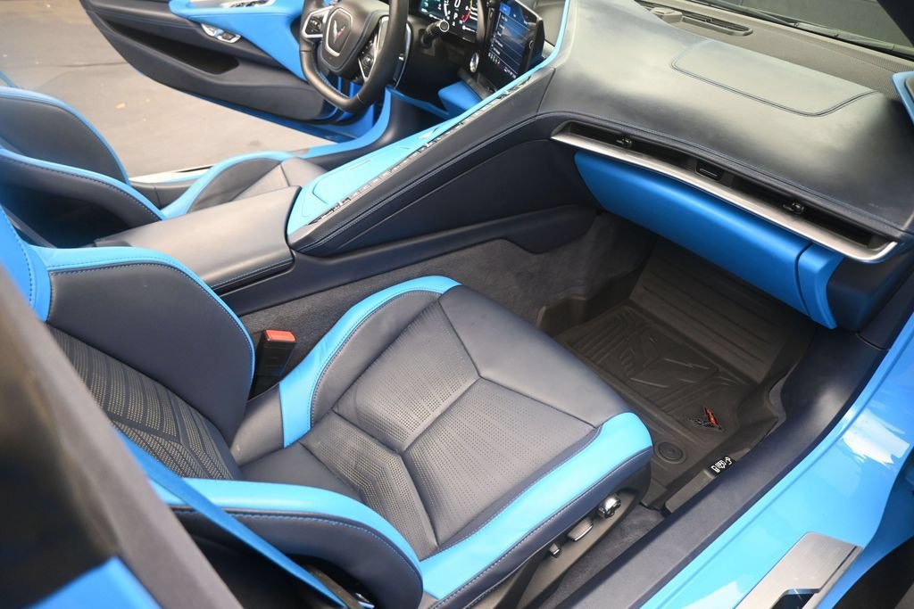 Used 2023 Chevrolet Corvette Stingray Premium Conv w/ Z51 Performance Package RWD image 17