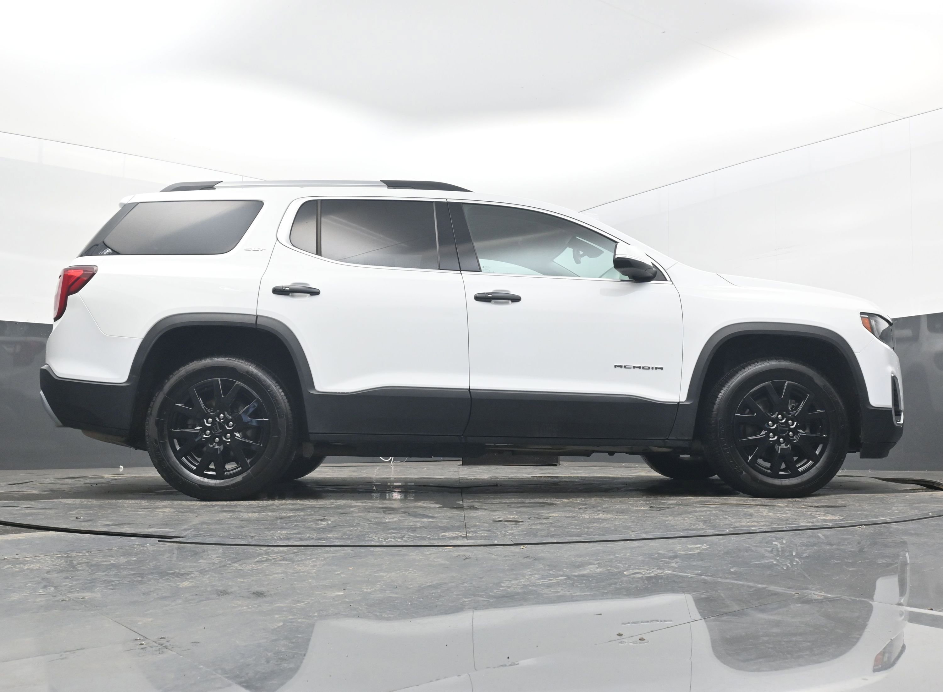 Used 2023 GMC Acadia SLT image 27