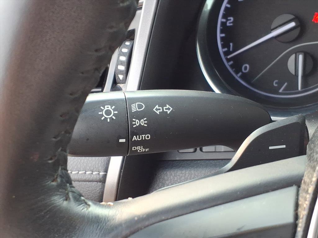 Used 2020 Toyota Camry SE image 25