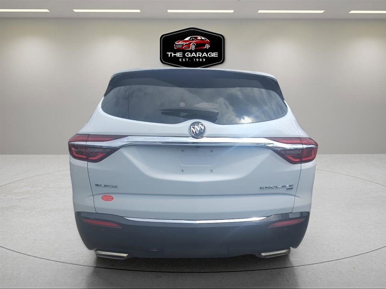 Used 2018 Buick Enclave Essence AWD/4WD image 5