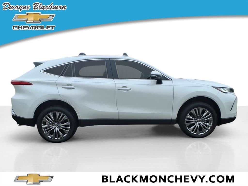 Used 2024 Toyota Venza XLE image 2