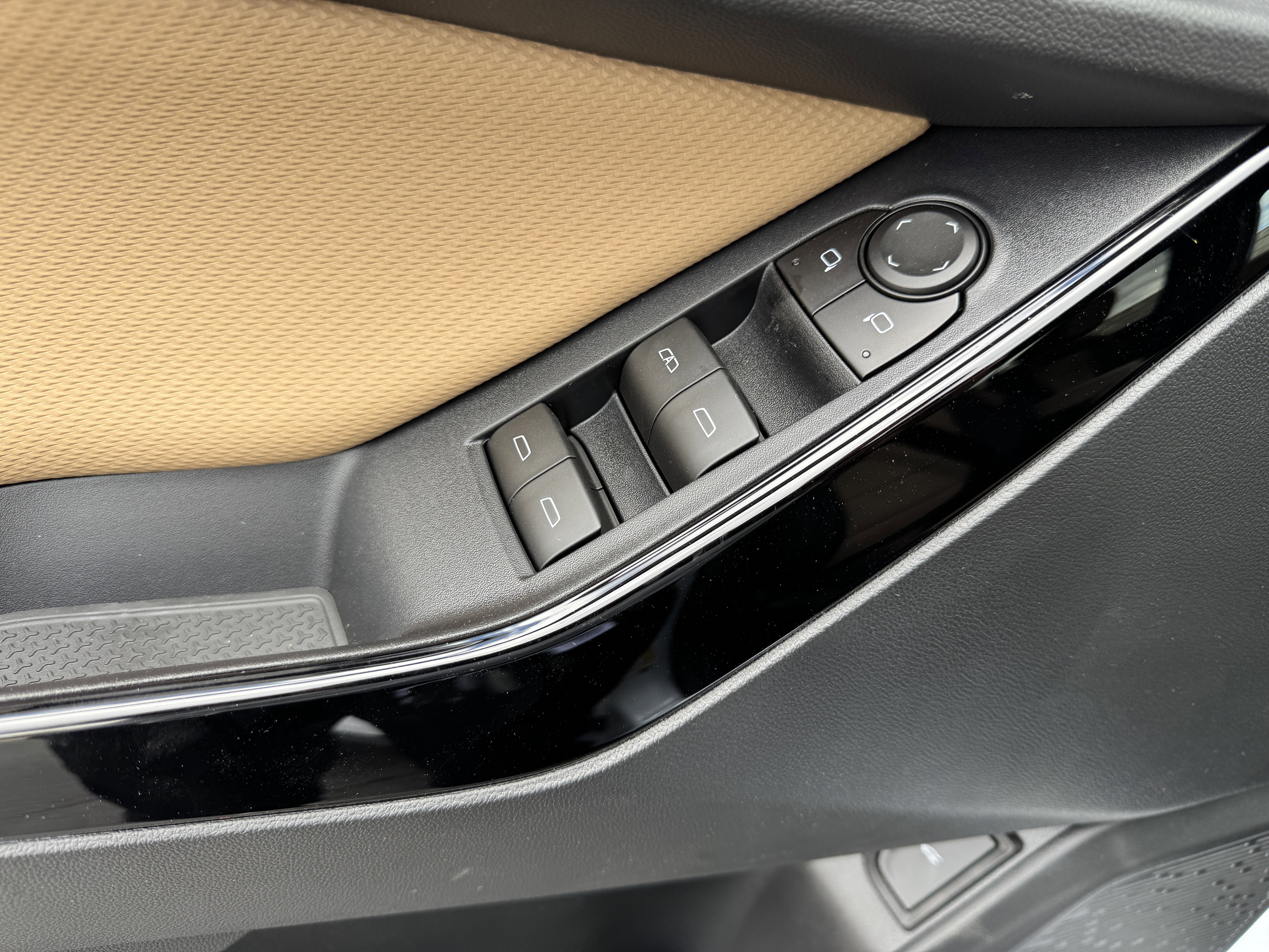 New 2026 Chevrolet Equinox ACTIV w/ LPO, Floor Liner Package image 11