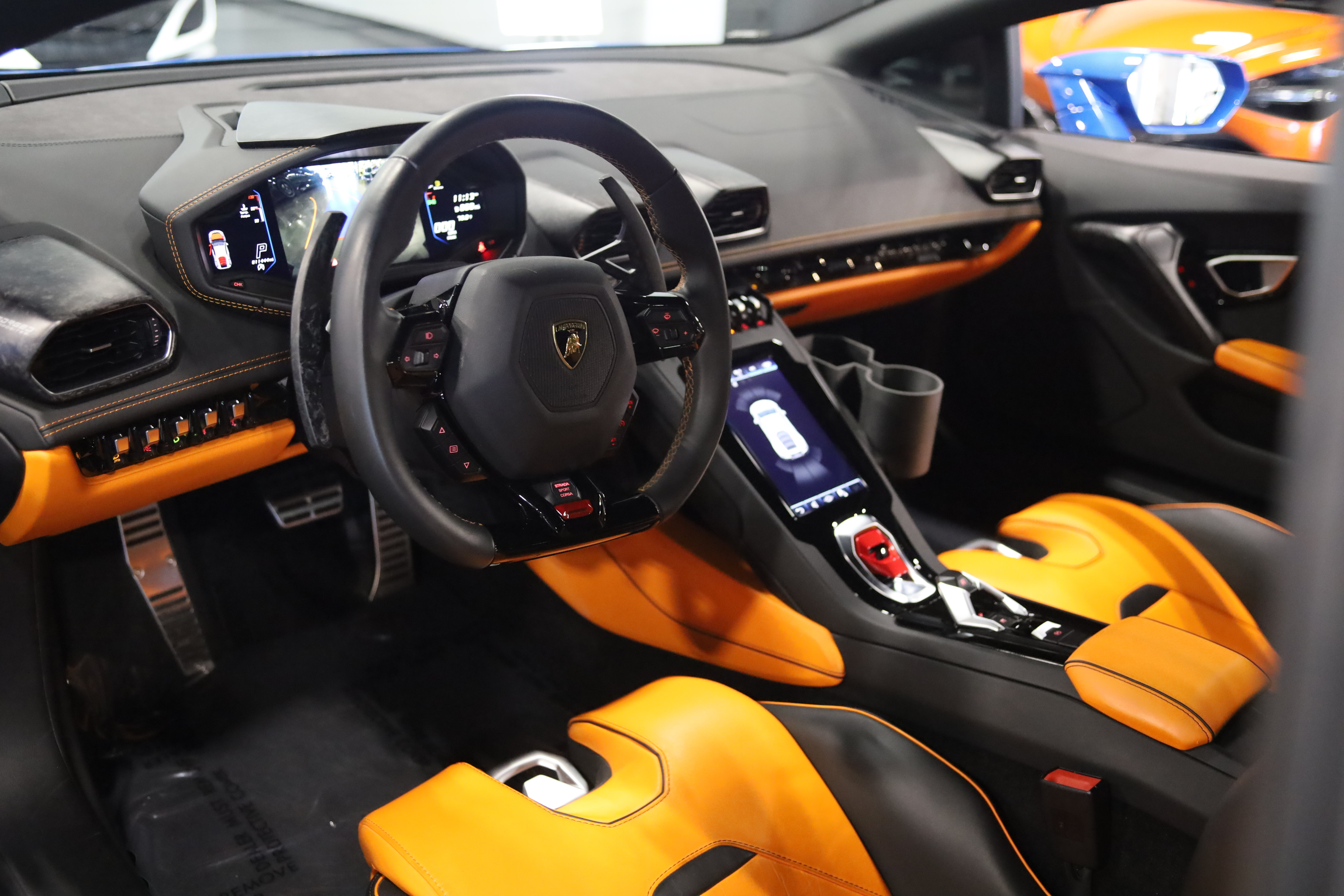Used 2020 Lamborghini Huracan EVO RWD image 33
