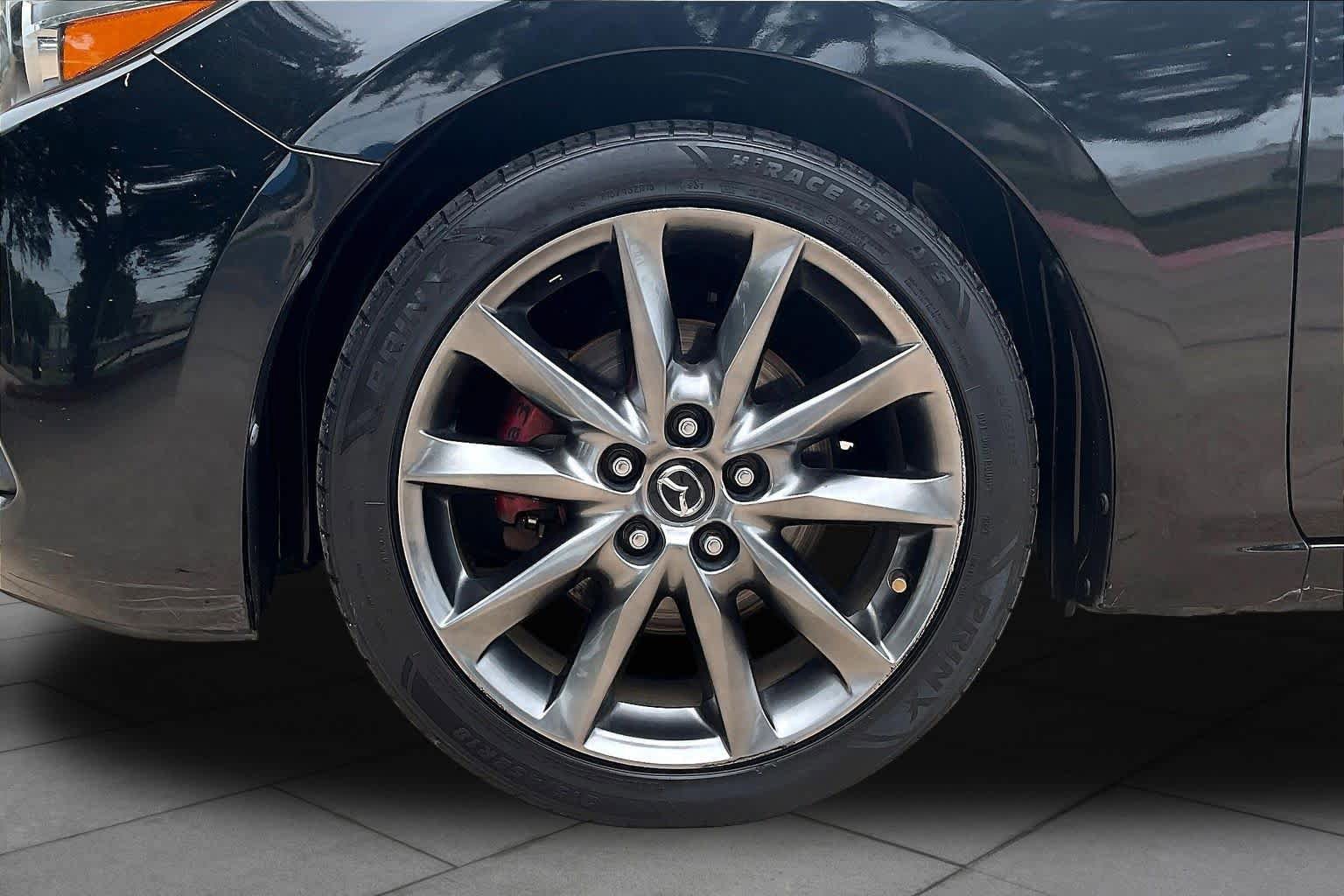 Used 2018 MAZDA MAZDA3 Touring FWD image 11