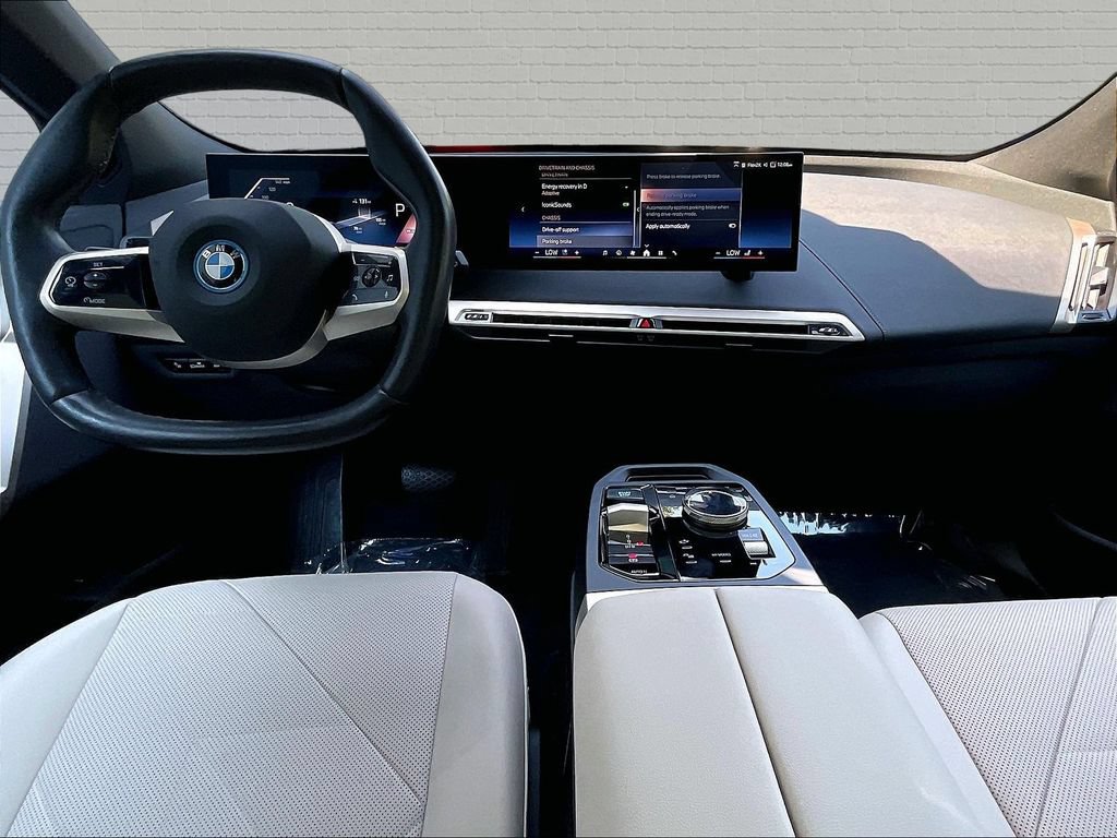 Used 2024 BMW iX xDrive50 AWD/4WD image 7