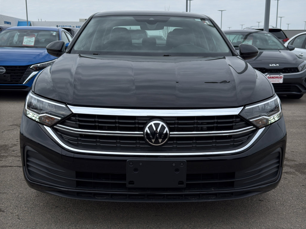 Used 2024 Volkswagen Jetta SE FWD image 3