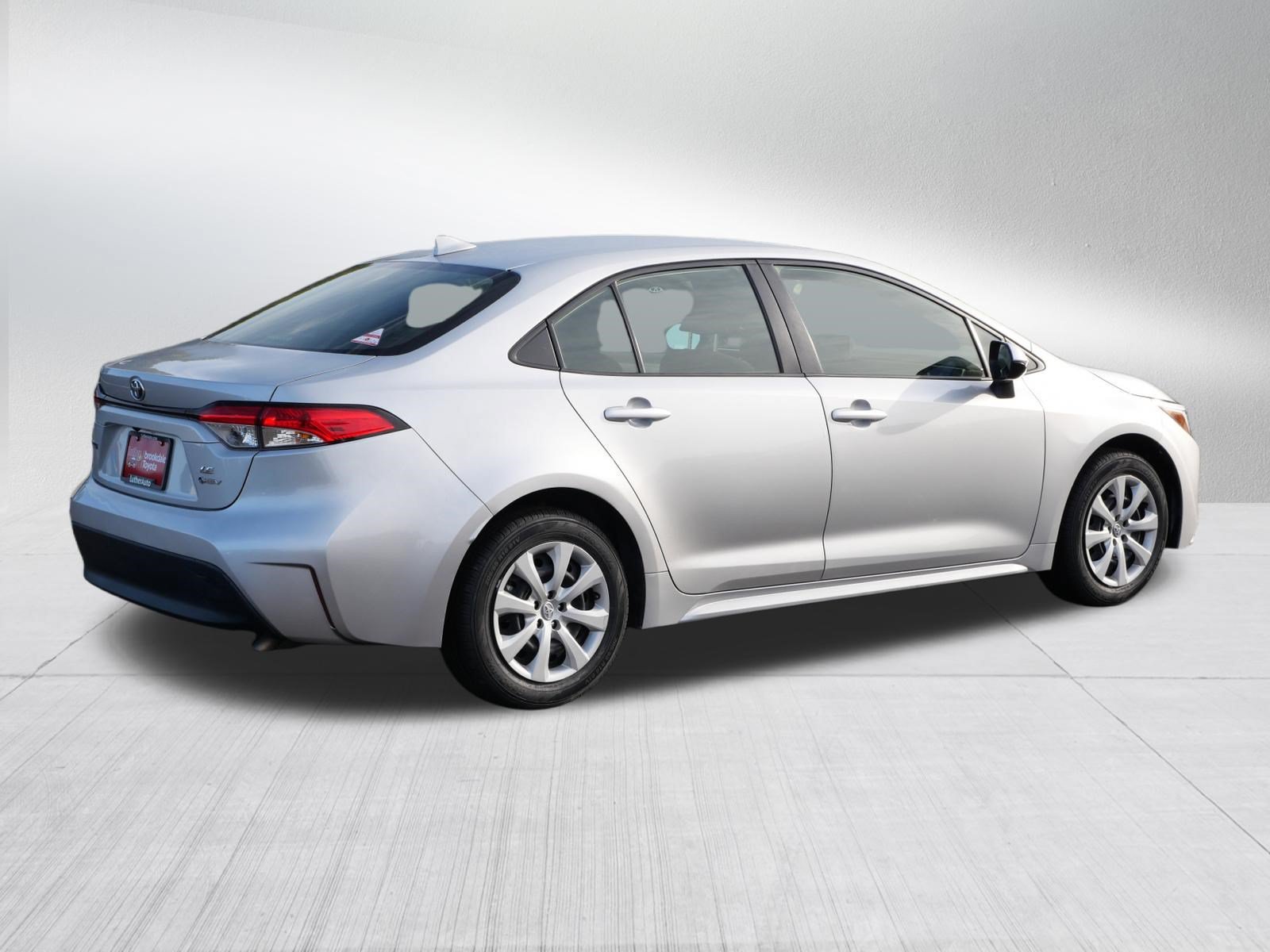 Certified 2025 Toyota Corolla LE FWD image 5