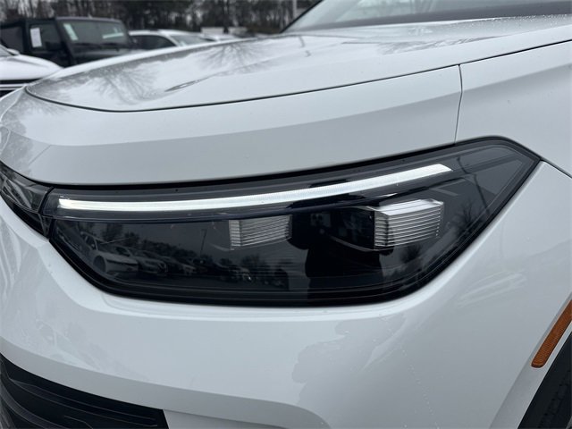 New 2026 Volkswagen Tiguan SE image 9