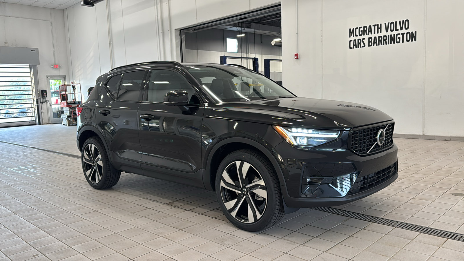 New 2026 Volvo XC40 B5 Ultra w/ Climate Package AWD/4WD image 3