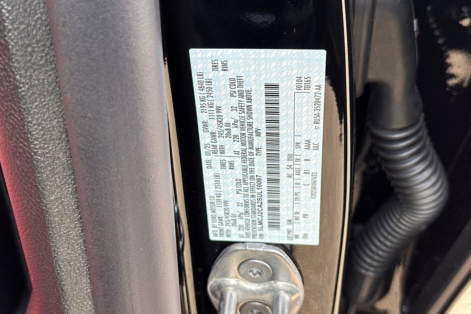 New 2025 Lincoln Corsair Reserve w/ Equipment Group 202A image 25