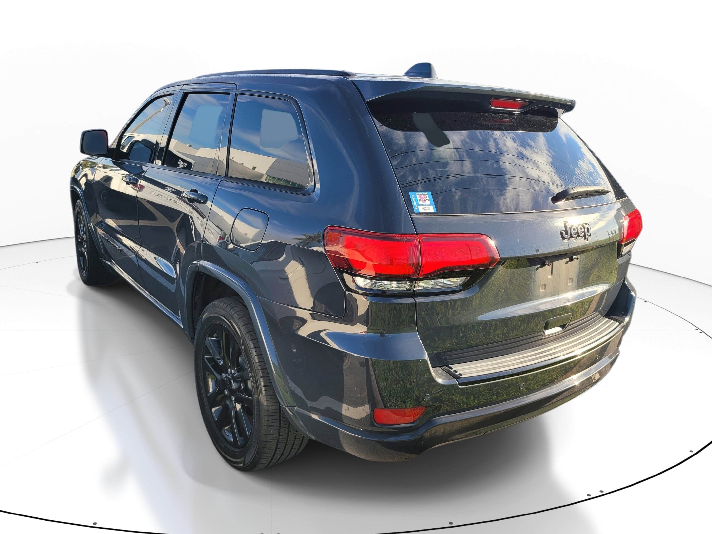 Used 2018 Jeep Grand Cherokee Altitude RWD image 5