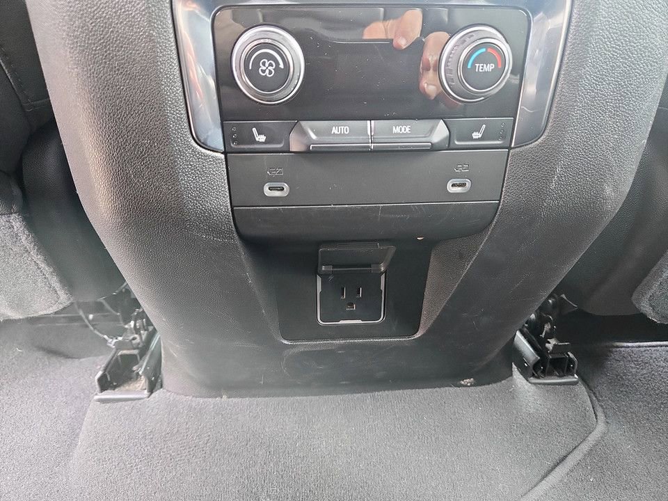 Used 2023 Chevrolet Tahoe LT w/ Luxury Package image 33