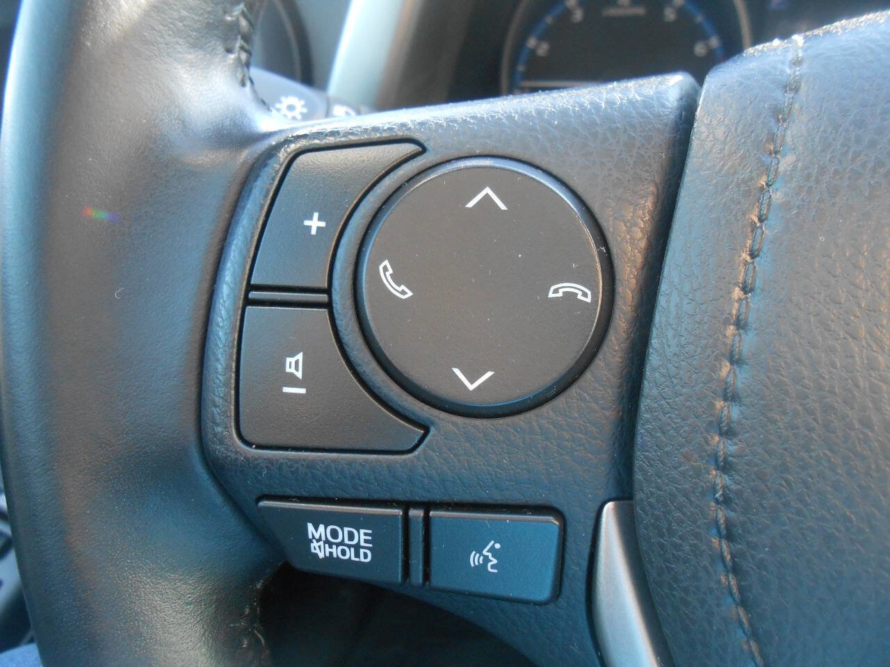 Used 2017 Toyota RAV4 XLE w/ Carpet Mat Package image 16