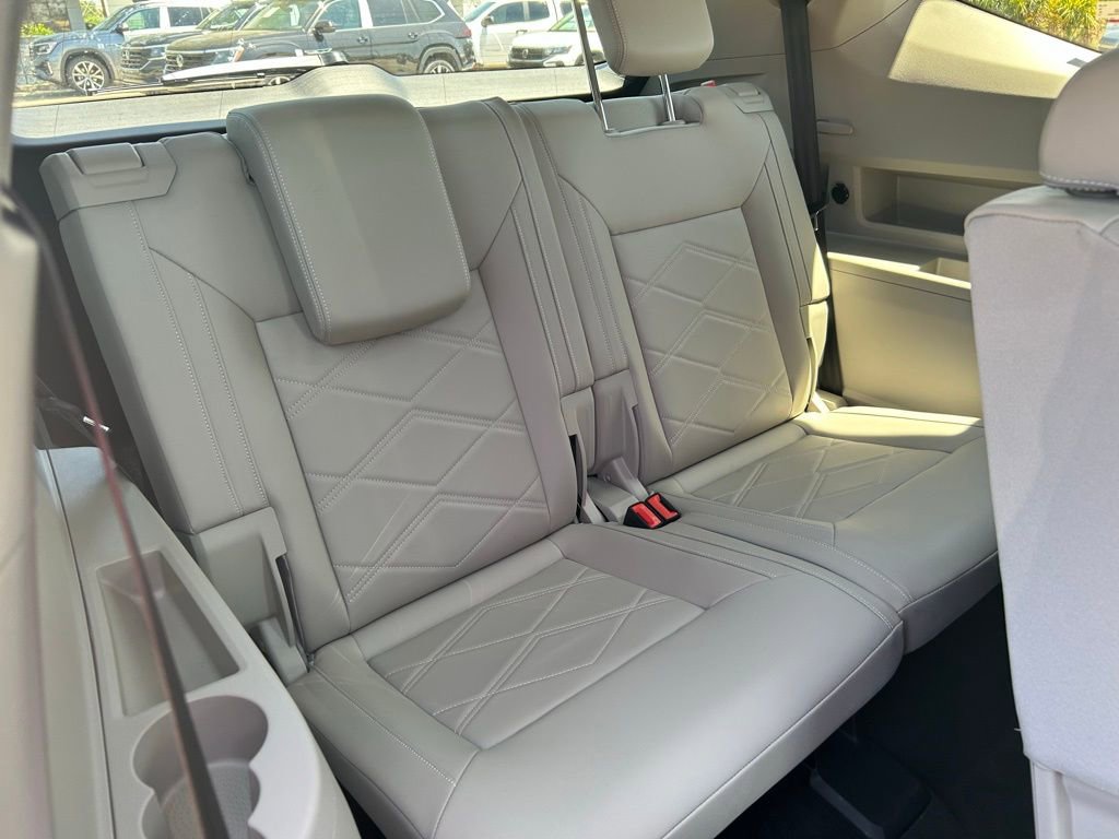 Used 2025 Volkswagen Atlas SE w/ Panoramic Sunroof Package image 33