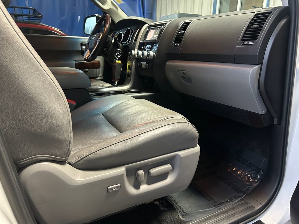 Used 2016 Toyota Sequoia Platinum image 26