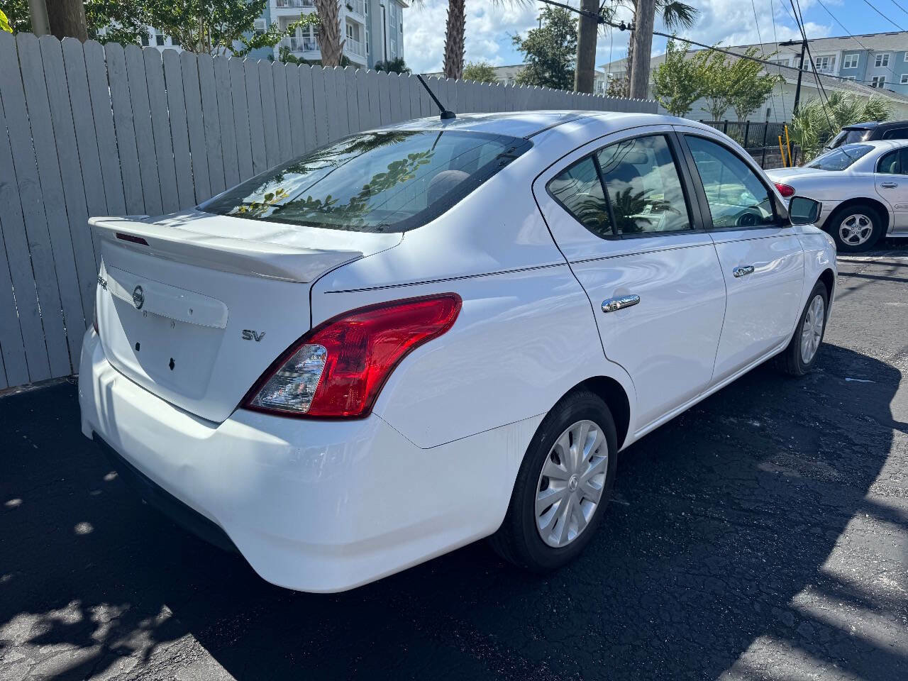Used 2018 Nissan Versa SV image 3