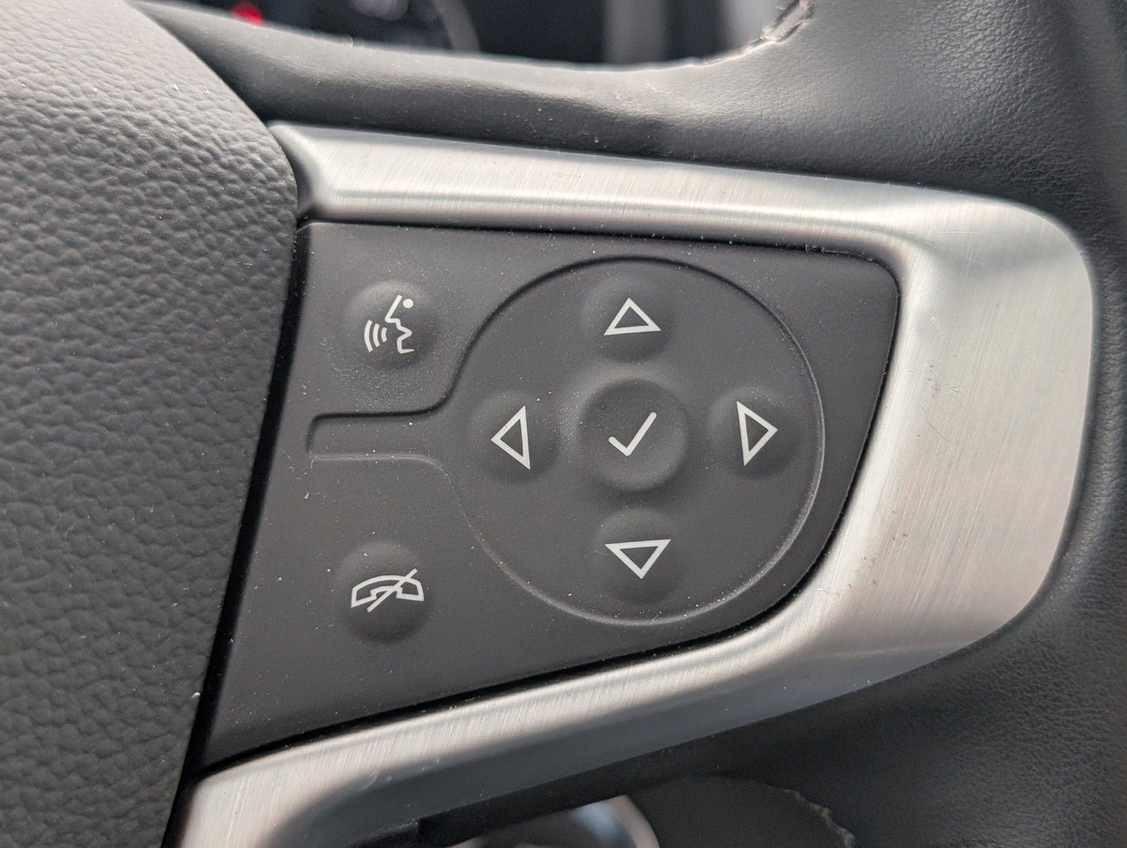 Used 2024 GMC Terrain SLT w/ Infotainment Package II image 17