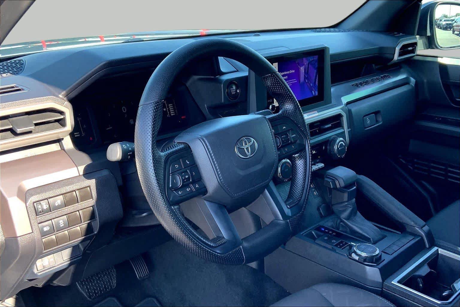 Used 2025 Toyota Tacoma SR5 AWD/4WD image 18