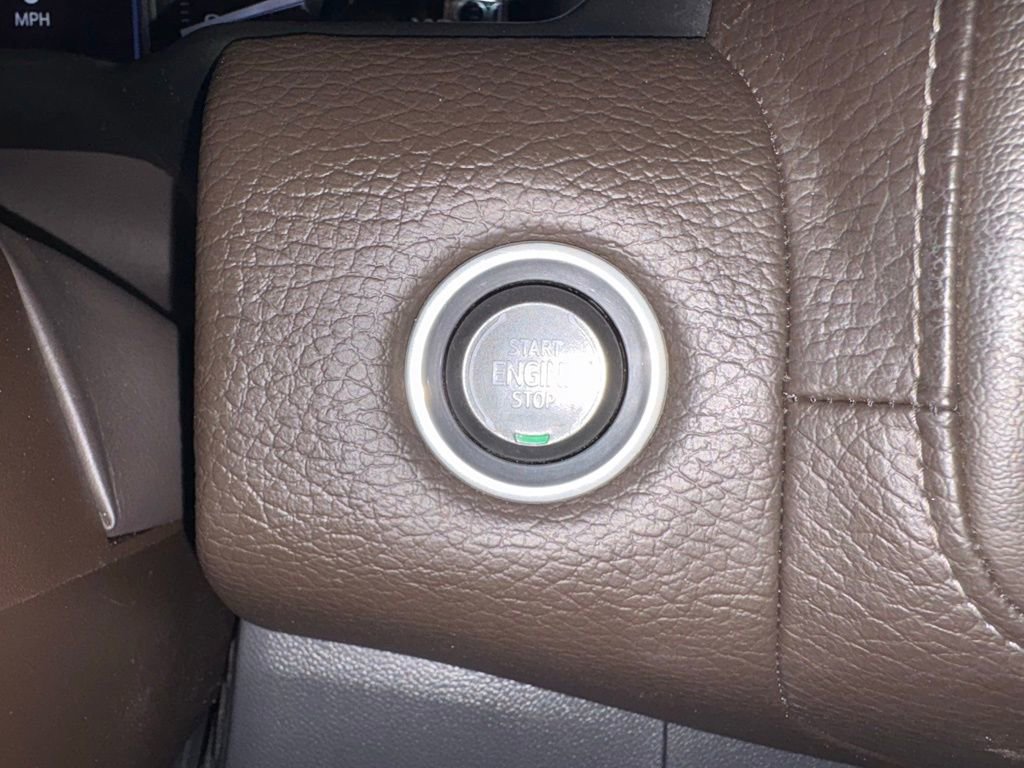 Used 2021 GMC Yukon Denali w/ Denali Premium Package image 31