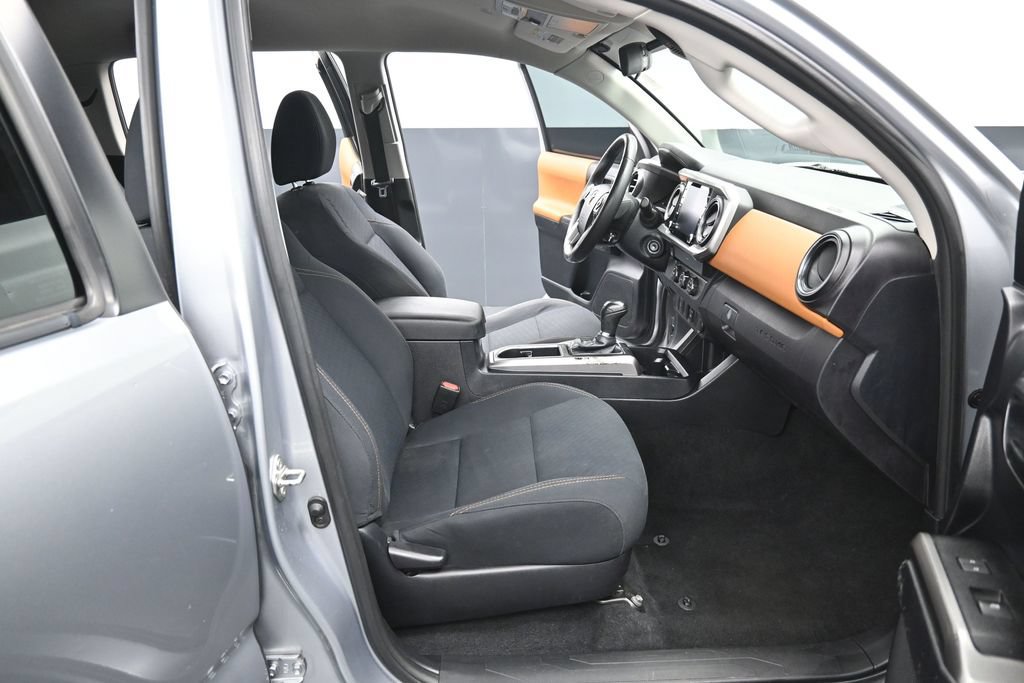 Used 2020 Toyota Tacoma SR5 RWD image 29