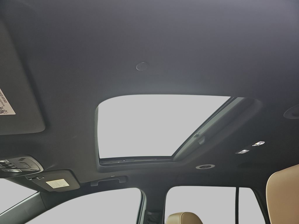Used 2023 Chevrolet Traverse Premier AWD/4WD image 37