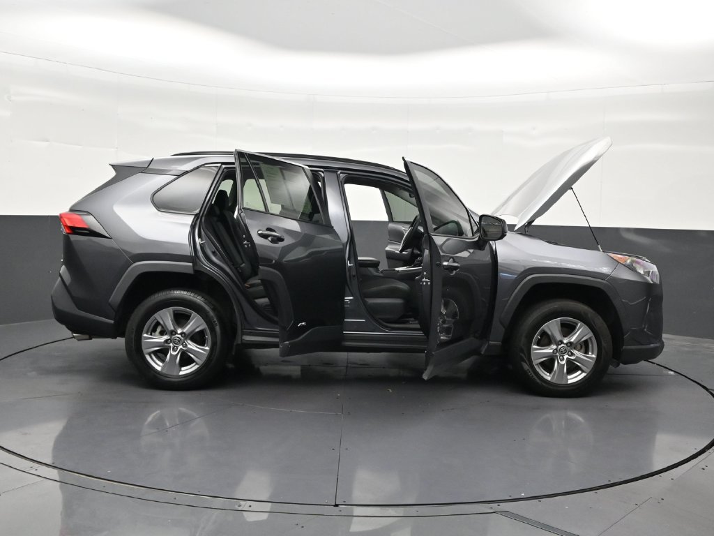 Used 2022 Toyota RAV4 LE AWD/4WD image 32