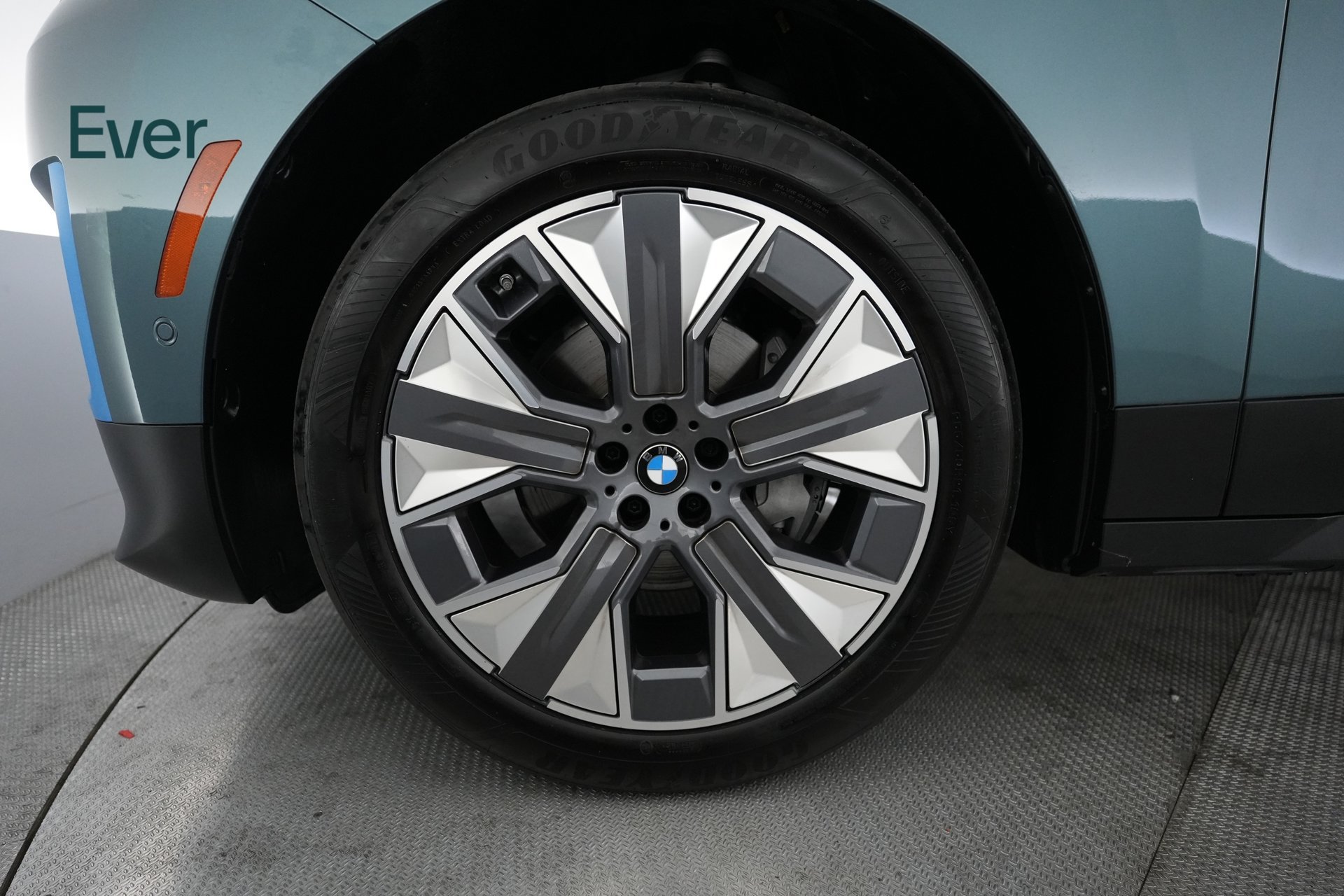Used 2023 BMW iX xDrive50 w/ Convenience Package AWD/4WD image 19