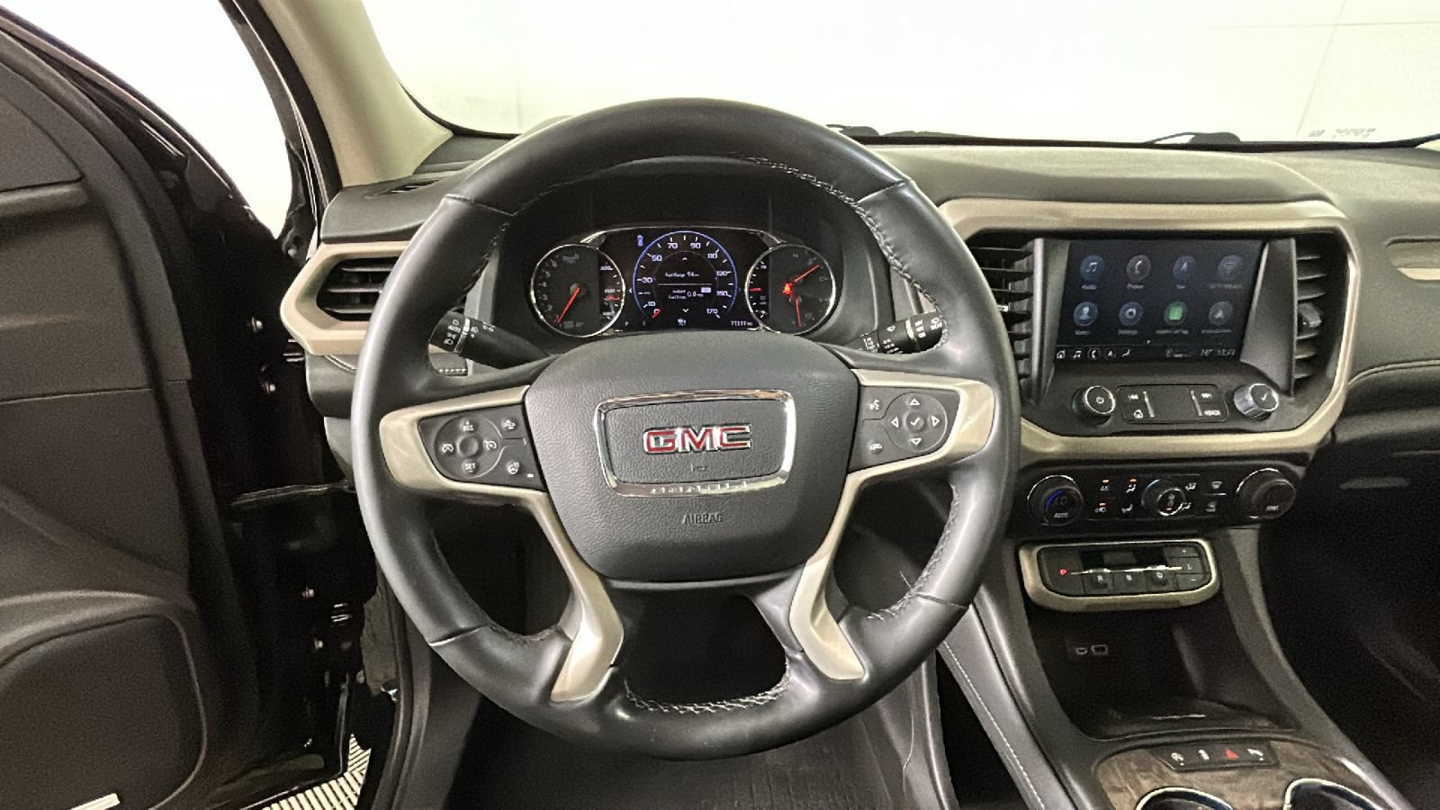 Used 2023 GMC Acadia Denali w/ Black Diamond Edition AWD/4WD image 17