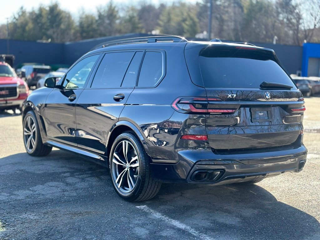 Used 2024 BMW X7 M60i w/ Climate Comfort Package image 4