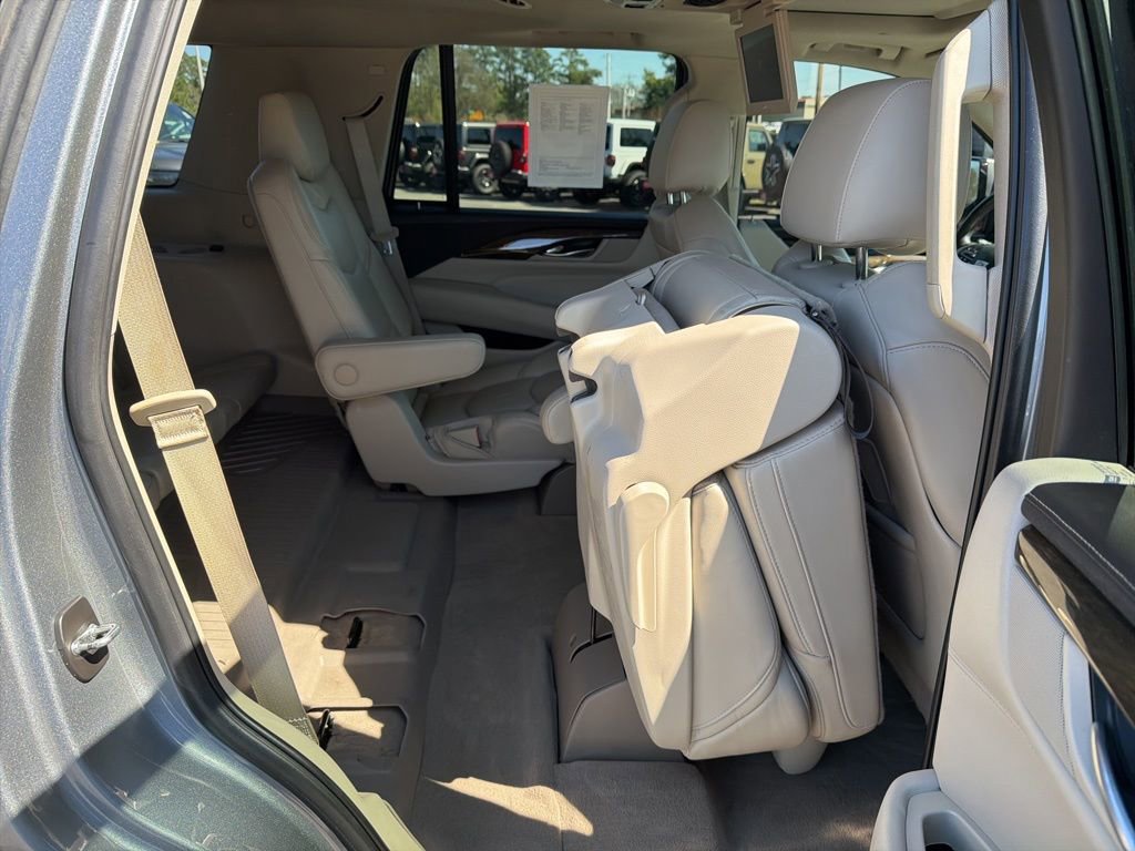 Used 2018 Cadillac Escalade Premium Luxury AWD/4WD image 19