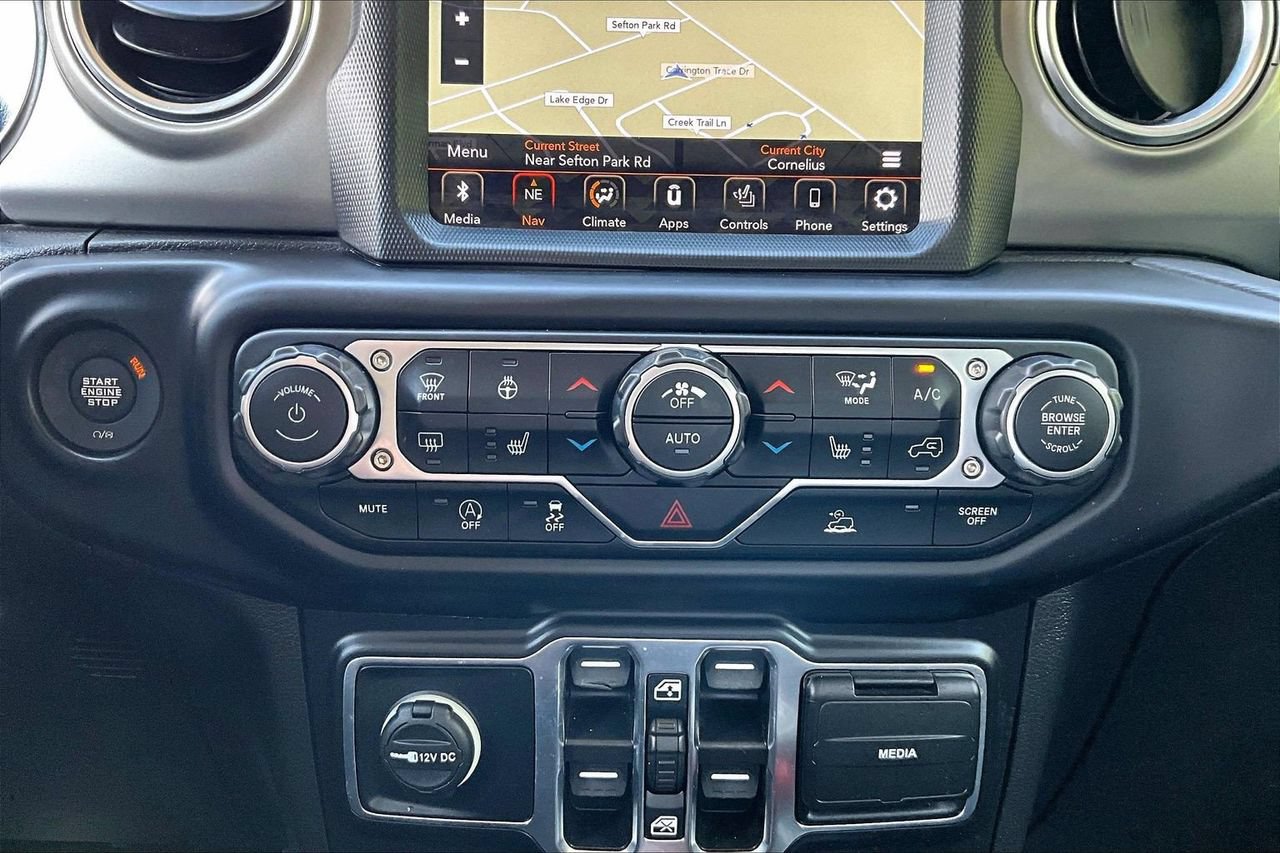 Used 2022 Jeep Wrangler Unlimited Sahara w/ Cold Weather Group AWD/4WD image 18