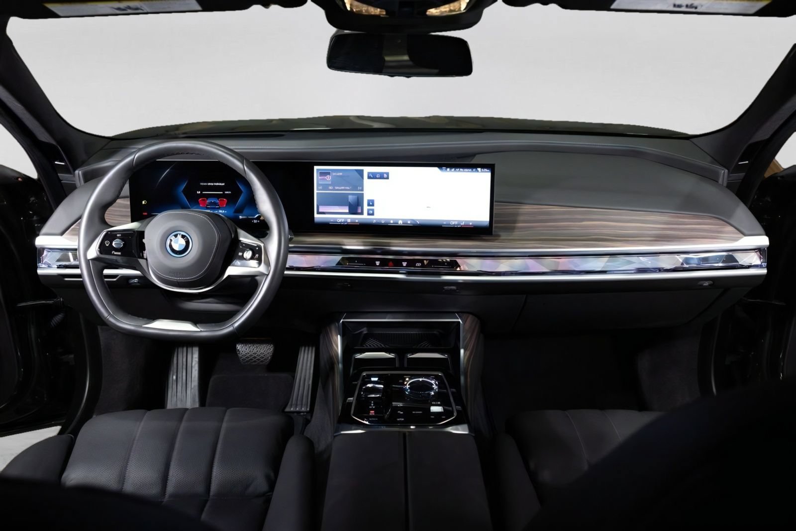 Used 2025 BMW i7 xDrive60 AWD/4WD image 4