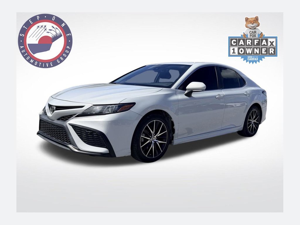 Used 2022 Toyota Camry SE FWD image 1