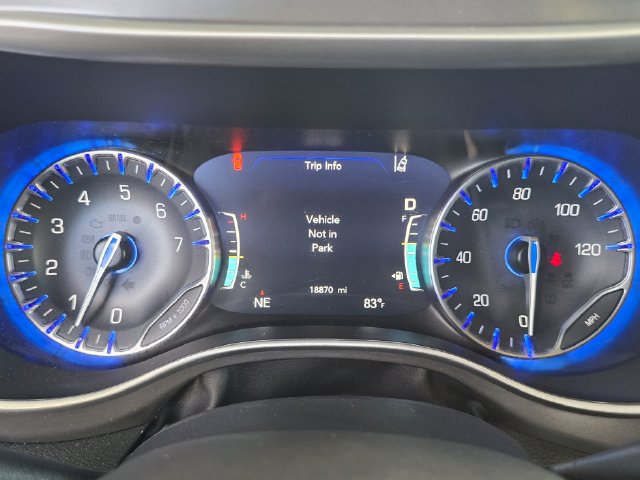 Certified 2025 Chrysler Pacifica Select AWD/4WD image 12