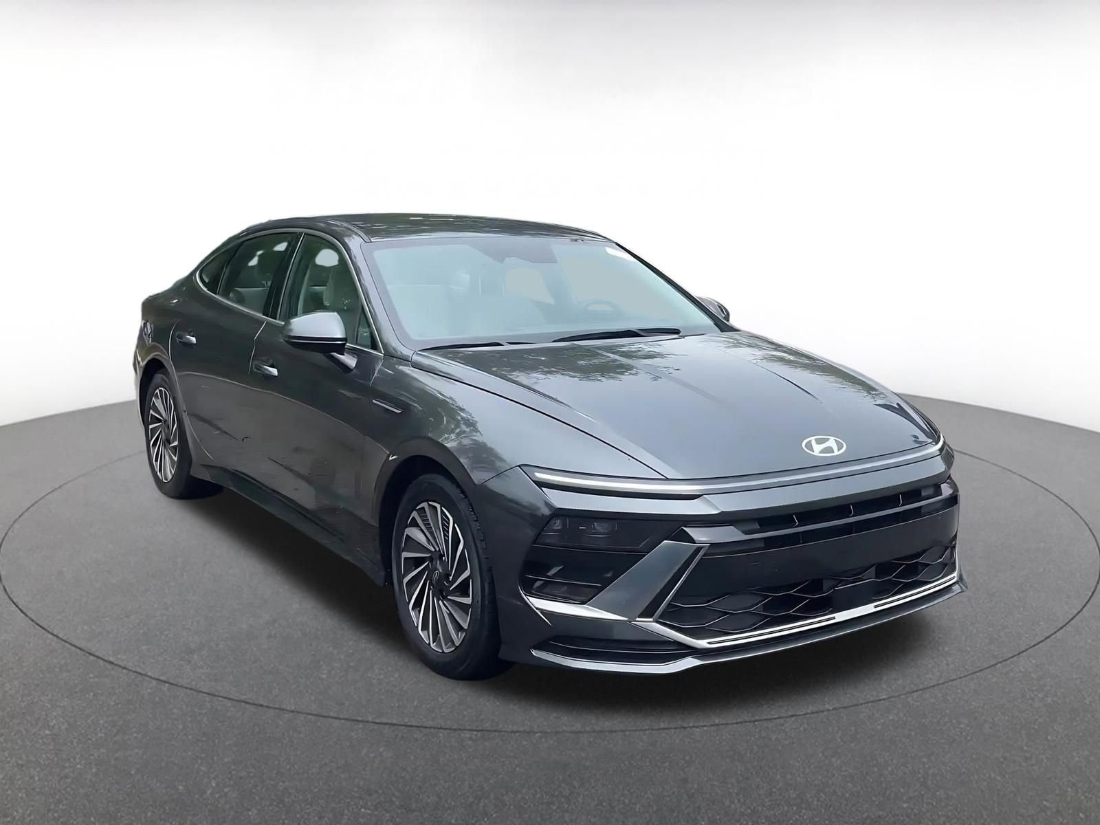 Used 2025 Hyundai Sonata SEL FWD image 2